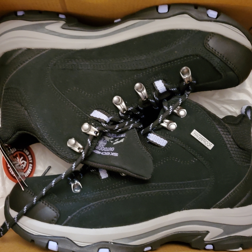 Skechers Outdoor Alpine Trail Boots. Waterproof. Relaxed Fit. Air Cooled.